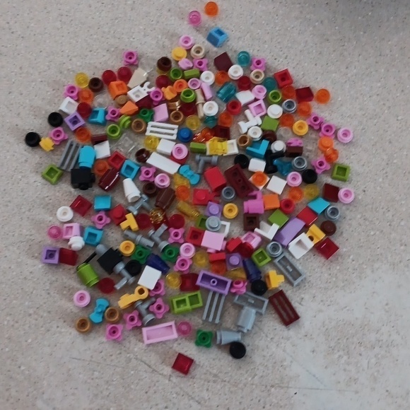 Friends Beauty of Building Case and Legos - Picture 9 of 13